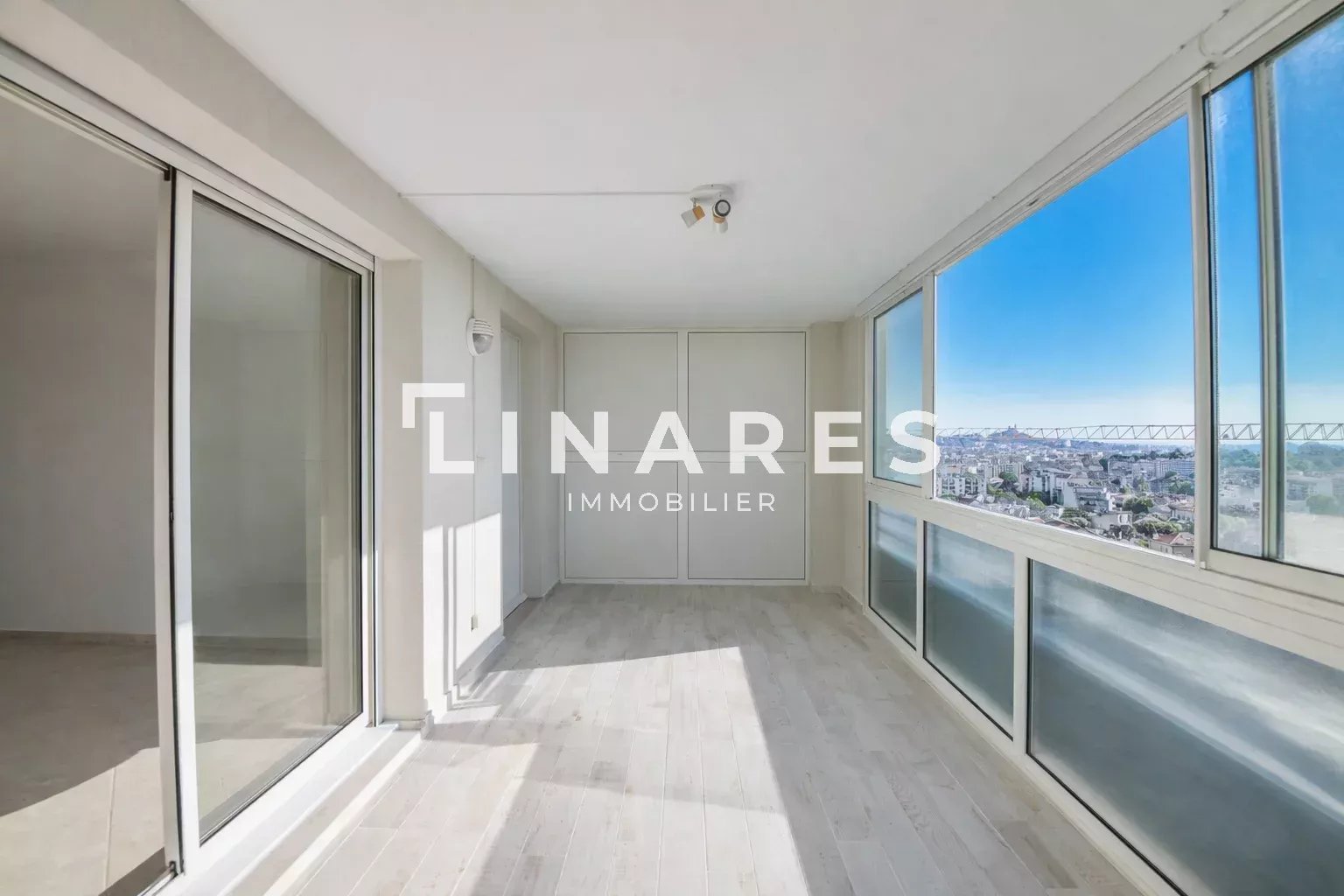Agence immobilière de Jenna AMSELLLEM
