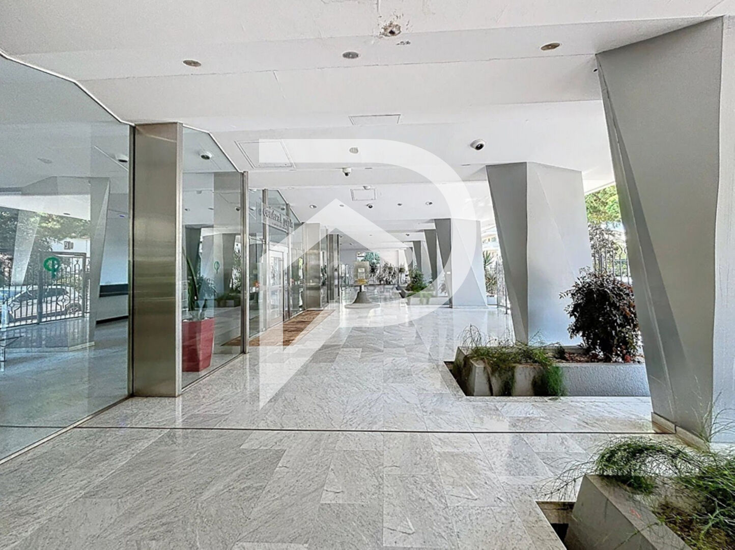 Agence immobilière de STEPHANE PLAZA IMMOBILIER CANNES POINTE CROISETTE