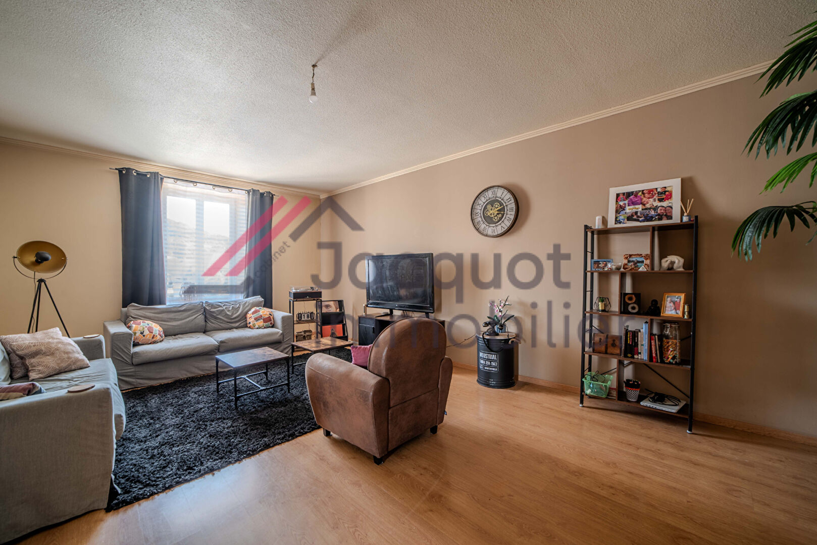 Agence immobilière de Elysa BURRI - Agent Commercial
