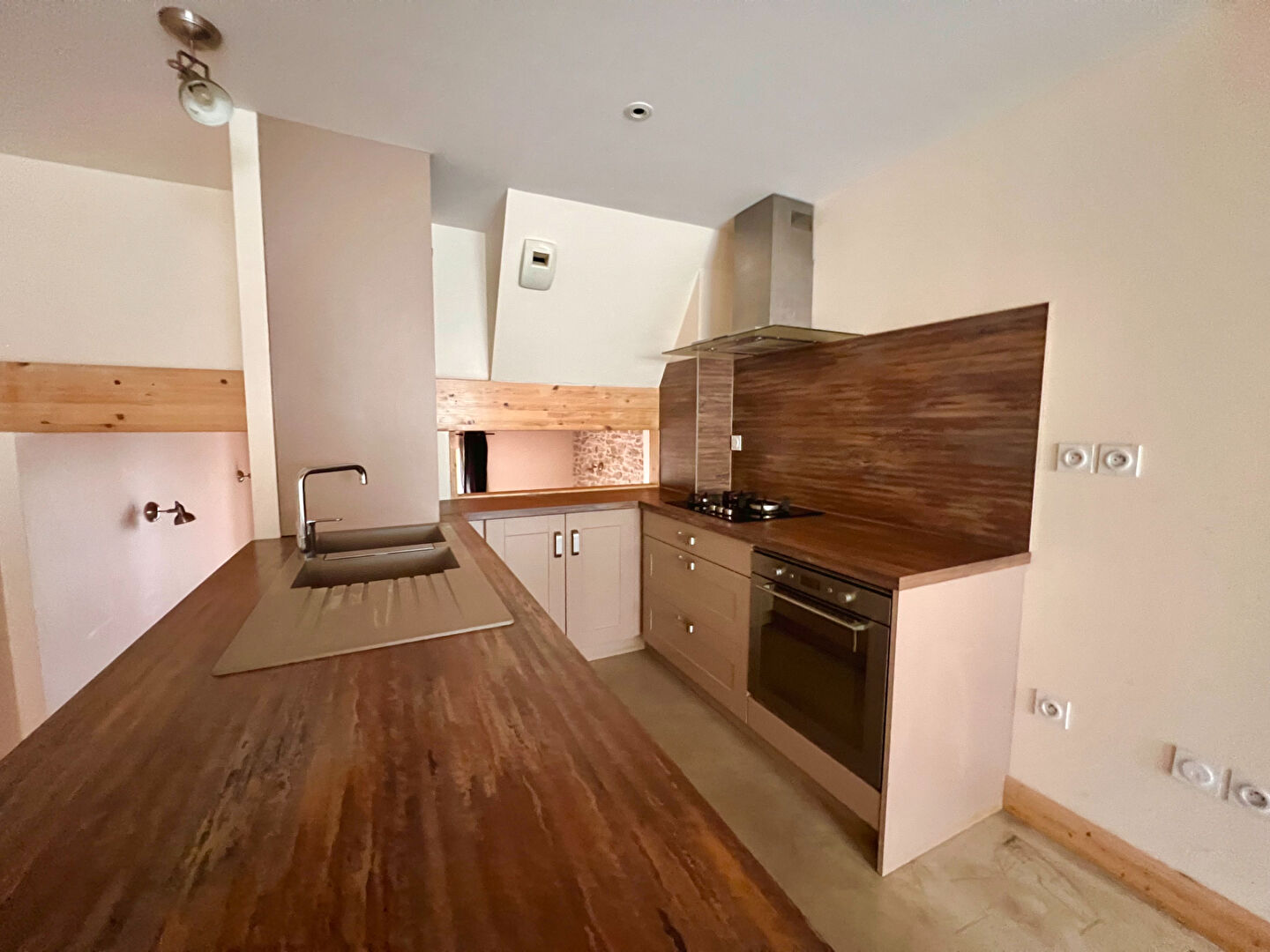 Agence immobilière de Elysa BURRI - Agent Commercial
