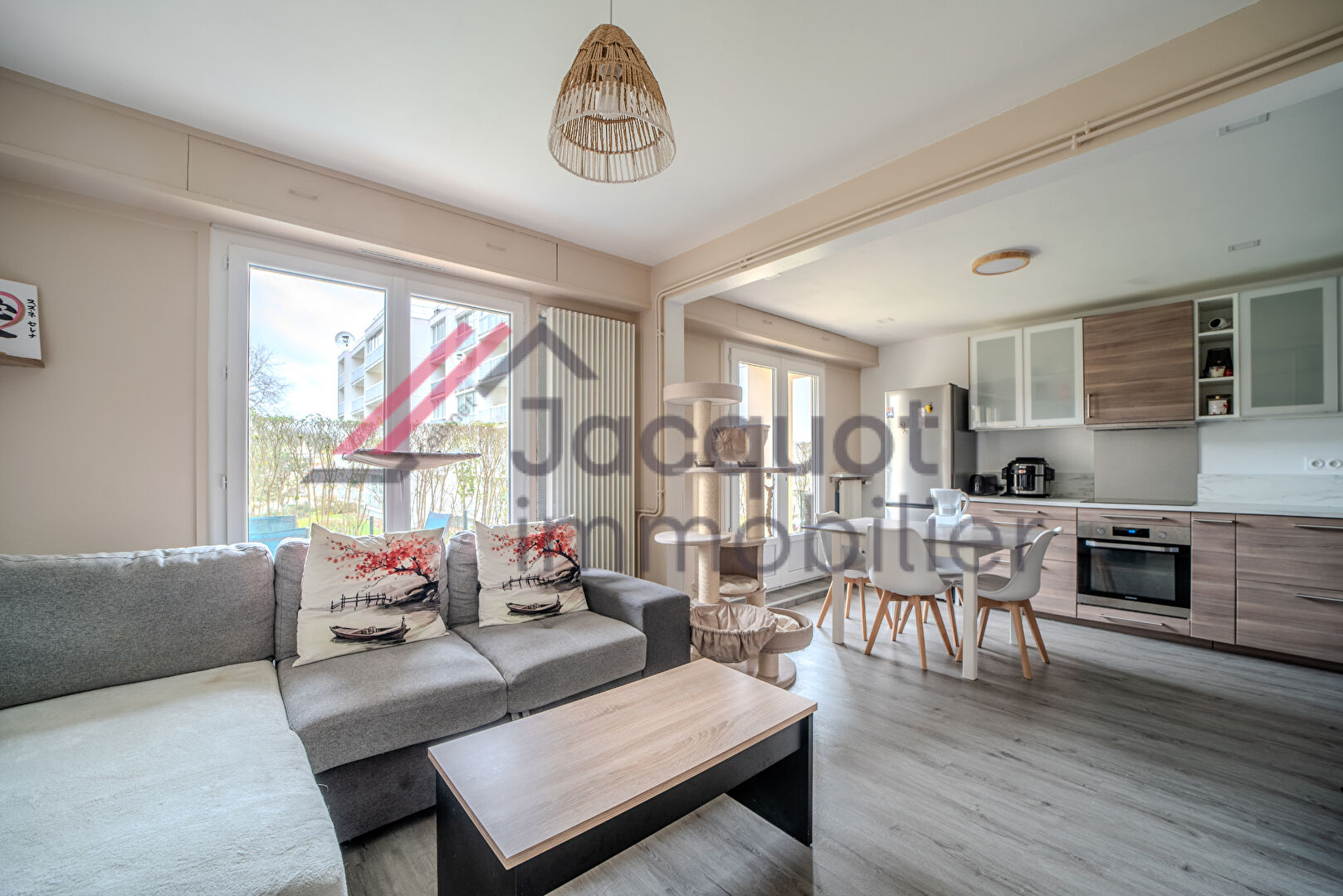 Agence immobilière de Elysa BURRI - Agent Commercial