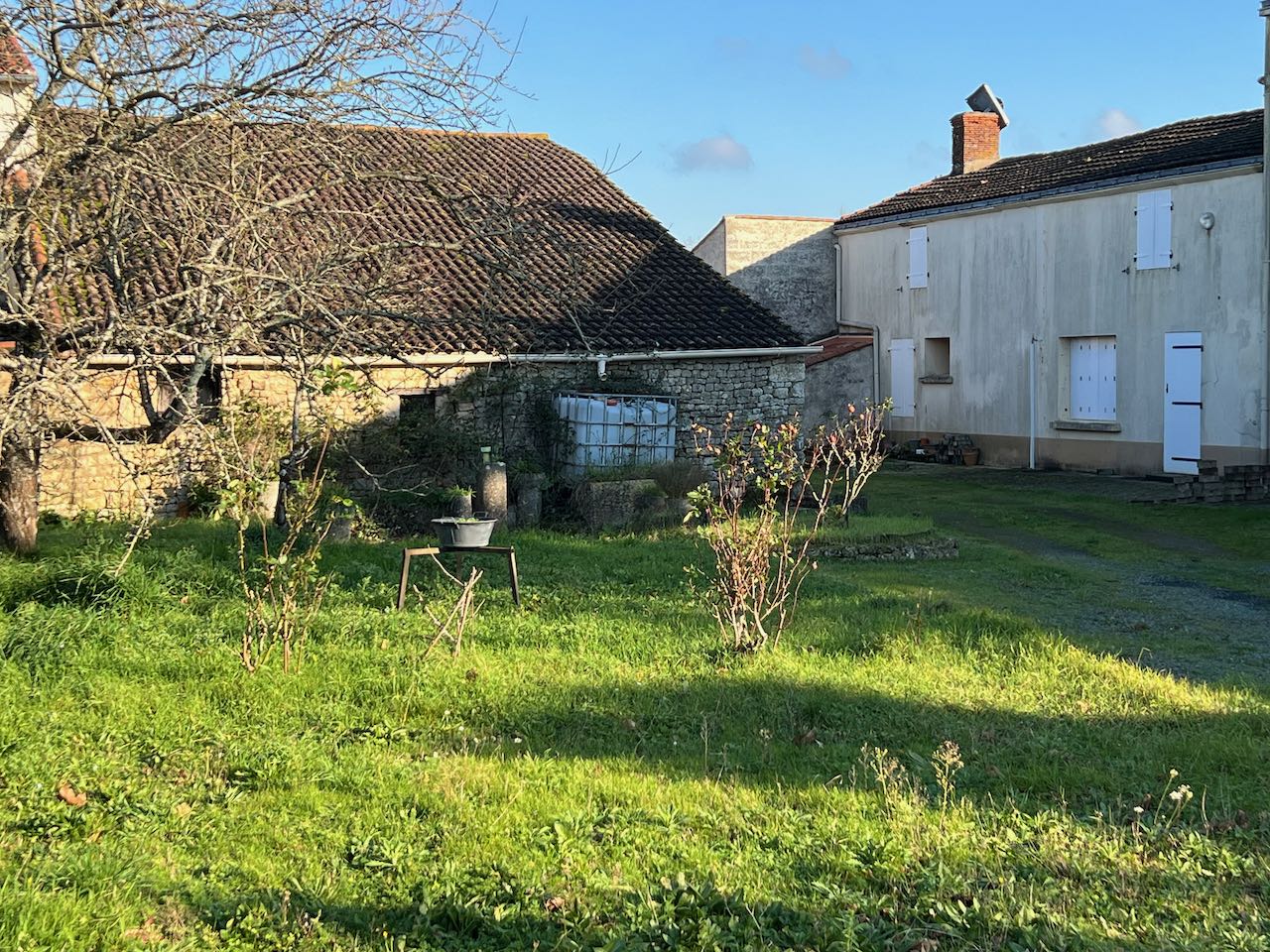 Agréable maison avec jardin - SAINTE GEMME LA PLAINE - 85400
